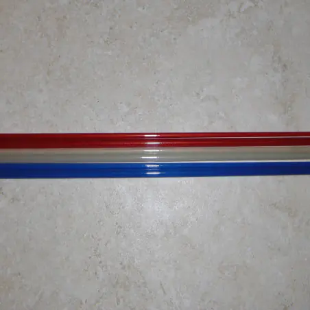 红色的 3WT 6'6"2 片半透明玻璃纤维空白