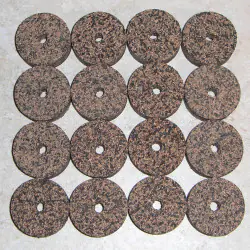 Zwarte Mix gespot 1.5" Rubberized Cork ringen 1/2" met 1/4" Center gat